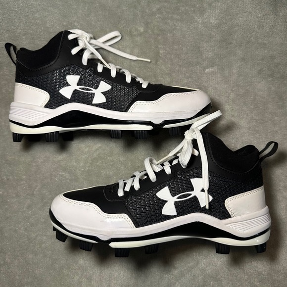 Under Armour Other - NEW Under Armour Mid TPU Baseball Cleats Men‎ Size 6.5 Black White 1278738-011
